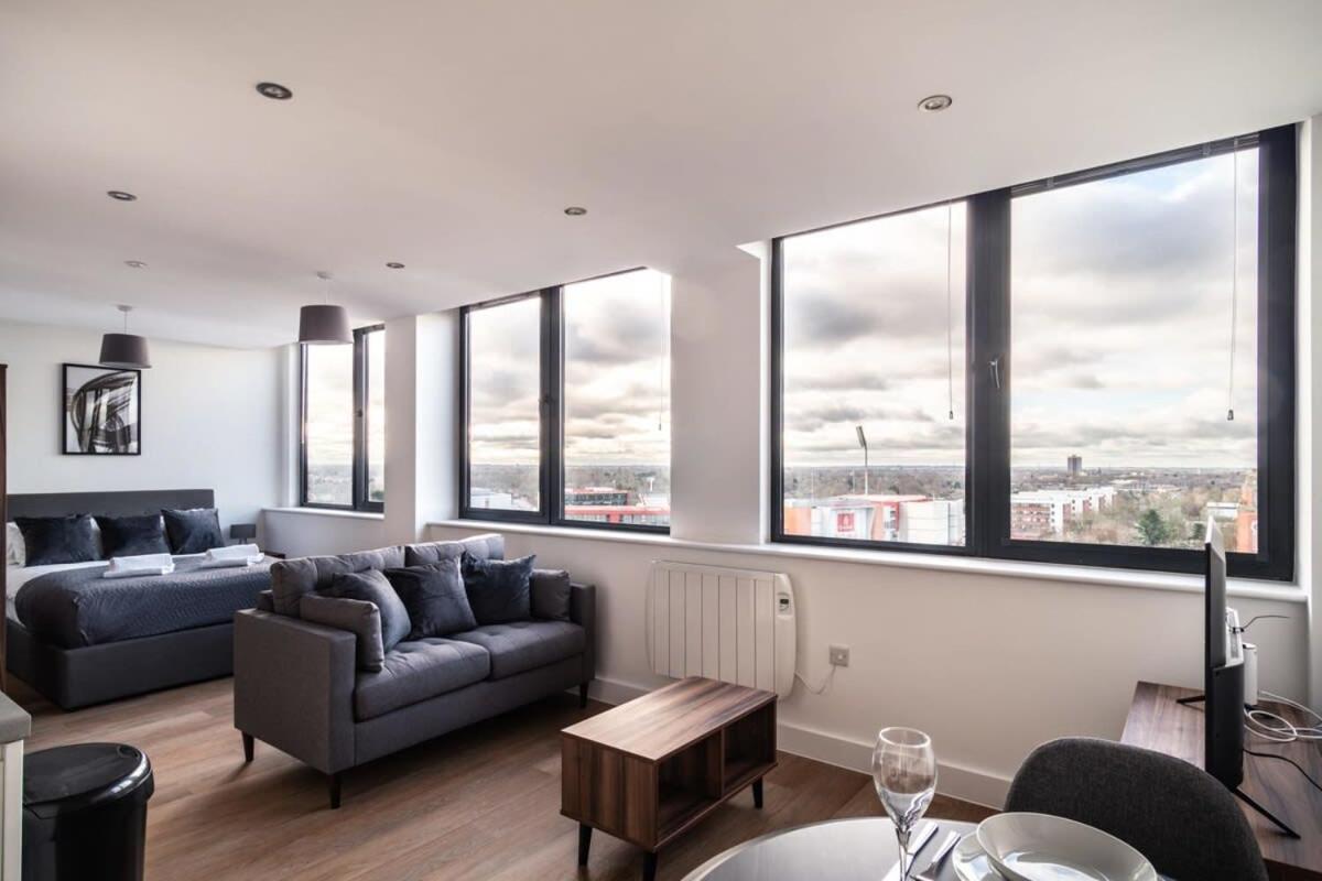 Stayzeni, Alexandra Rise